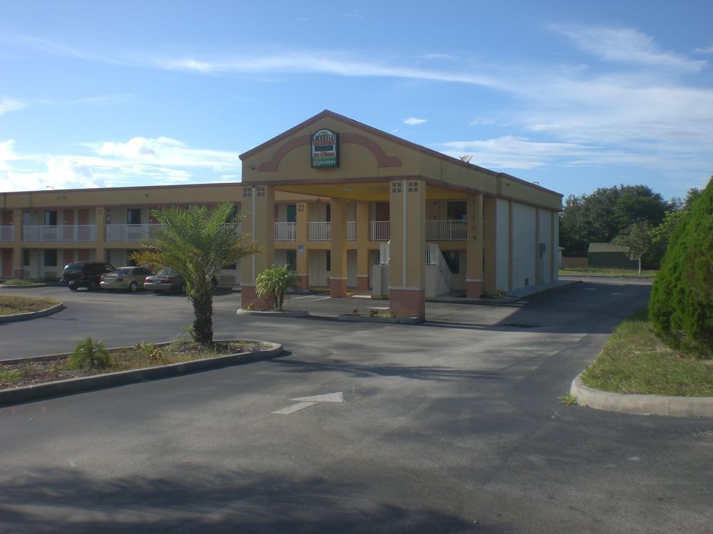 Executive Garden Titusville Hotel Exterior photo