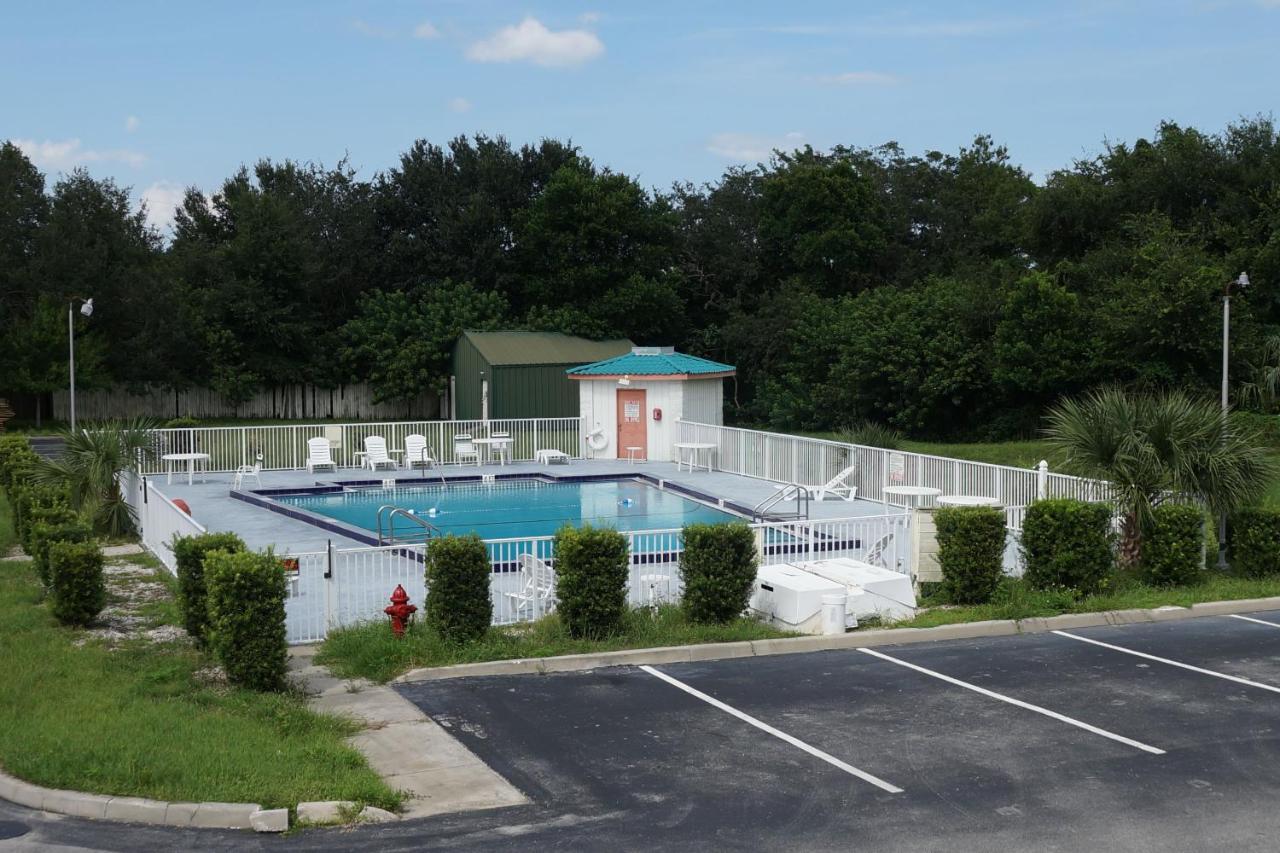 Executive Garden Titusville Hotel Exterior photo